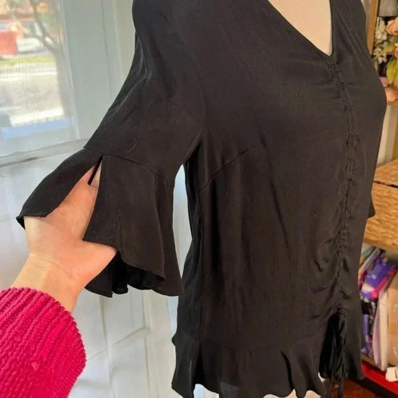 3/4 Bell Sleeve top - Picture 1 of 5